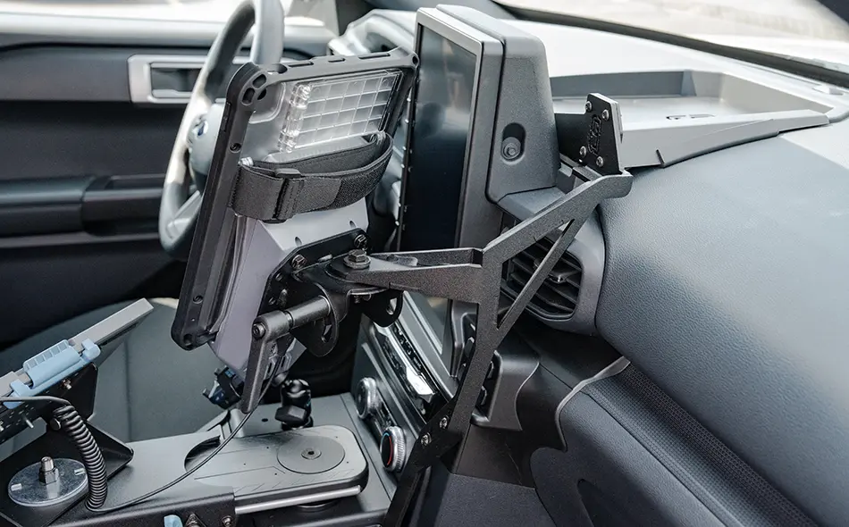 Top-of-Dash-Mount-with-USB-C-Dock.webp